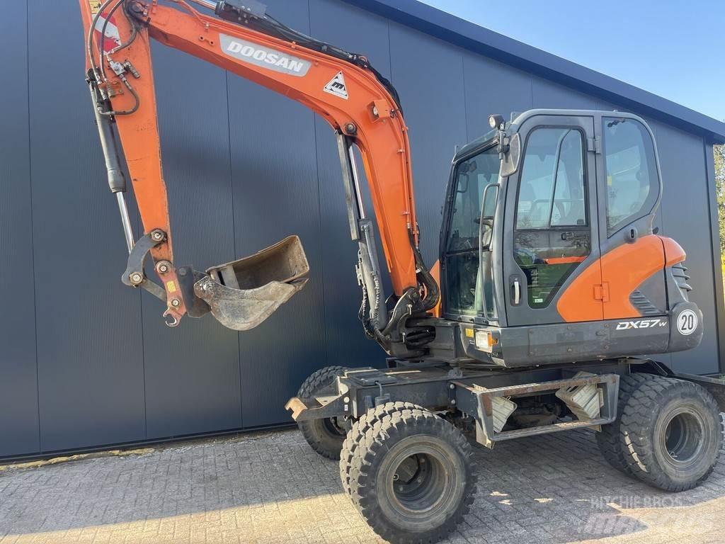 Doosan DX57W 轮式挖掘机