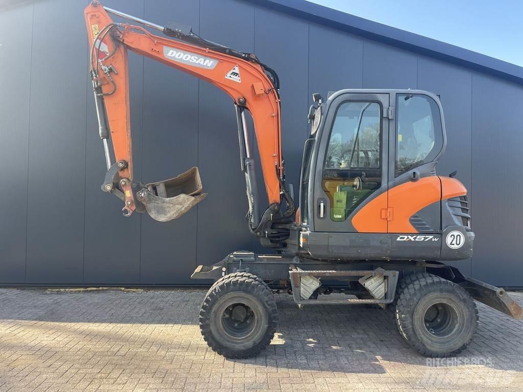 Doosan DX57W 轮式挖掘机