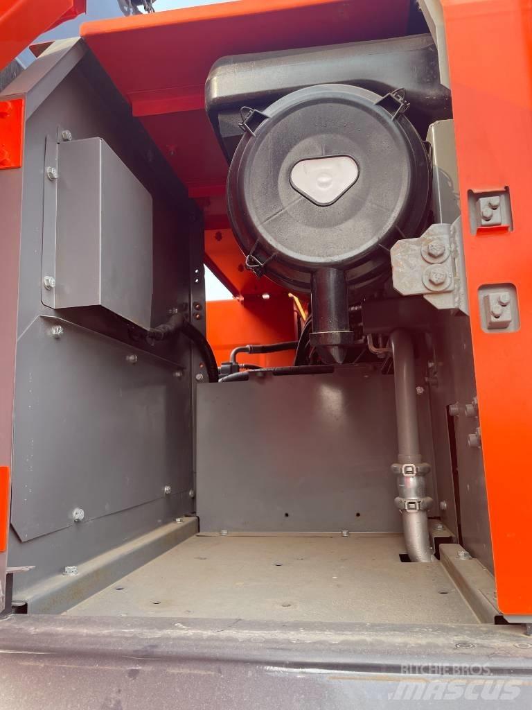Hitachi 240 中型挖掘机