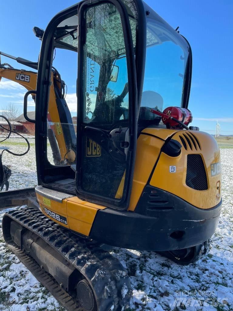 JCB 8026 CTS 小型挖掘机