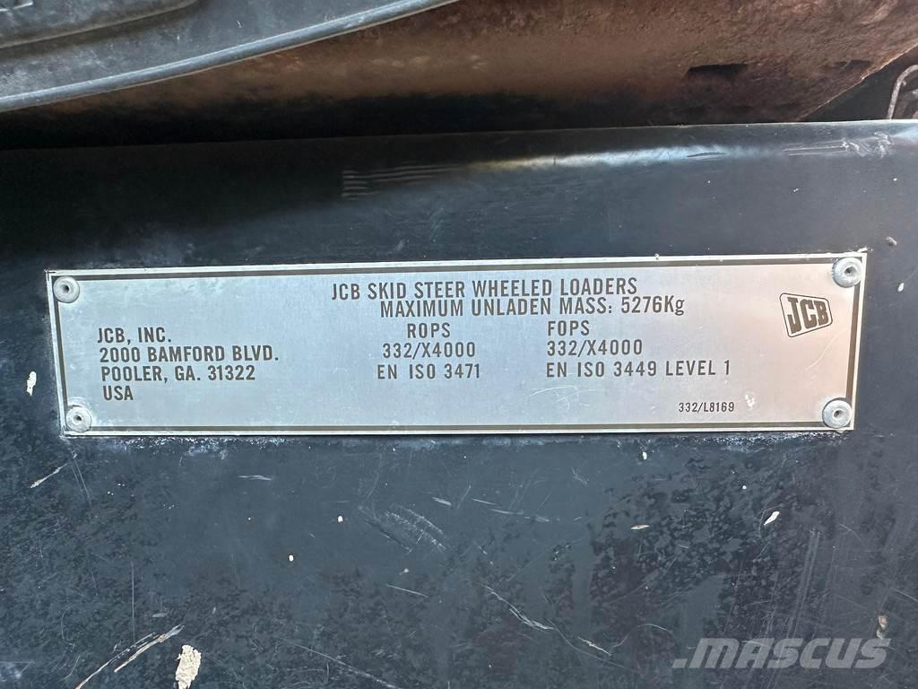 JCB 225 小型装载机