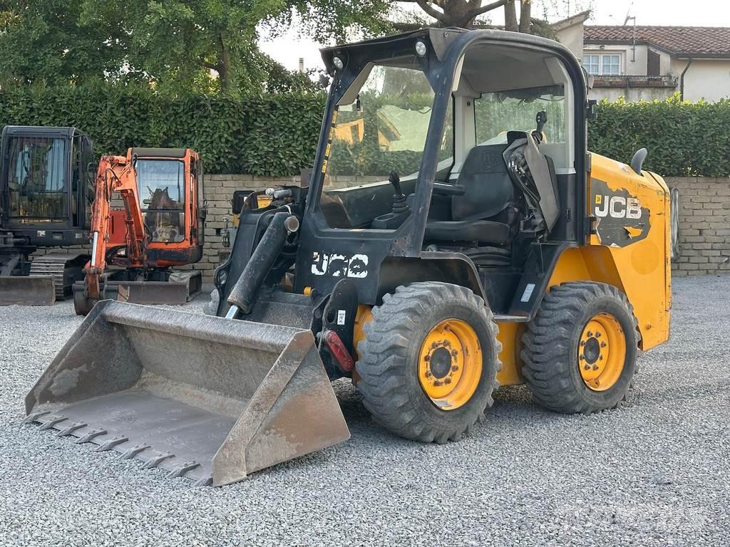 JCB 225 小型装载机
