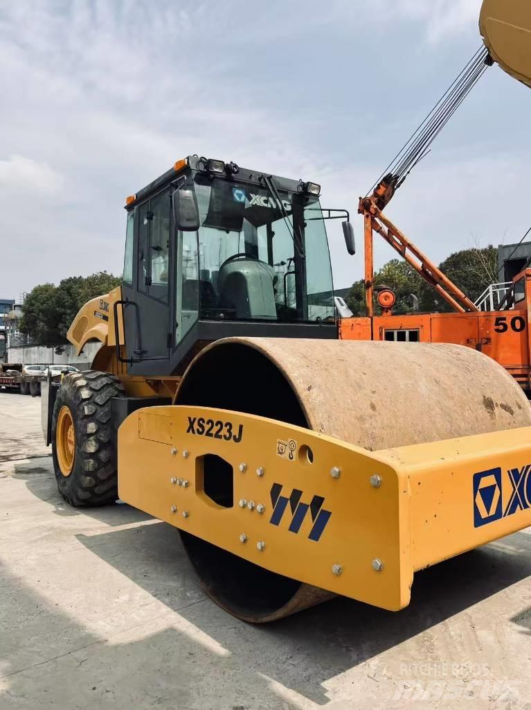 XCMG XS 223 J 单轮压路机