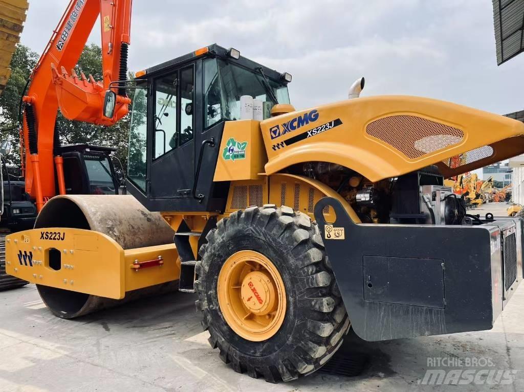 XCMG XS 223 J 单轮压路机