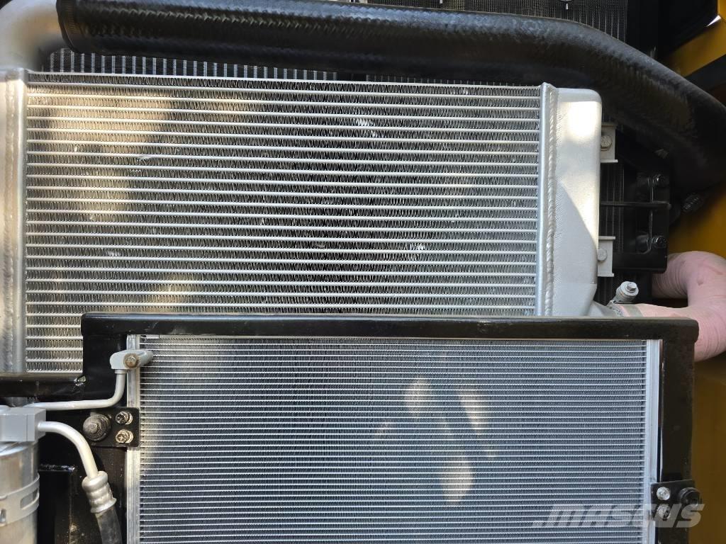 CAT 320D2 履带挖掘机