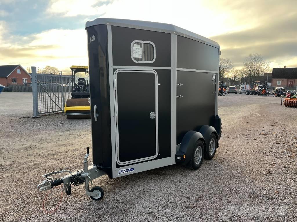 Ifor Williams HB 403 牲畜运输半挂车