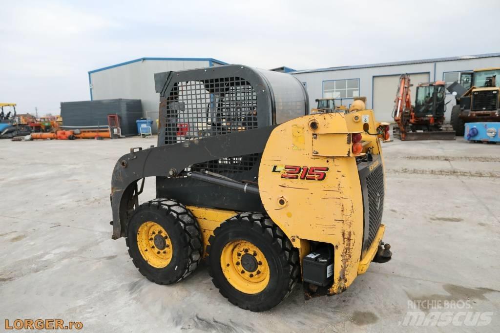 New Holland L 215 滑移装载机