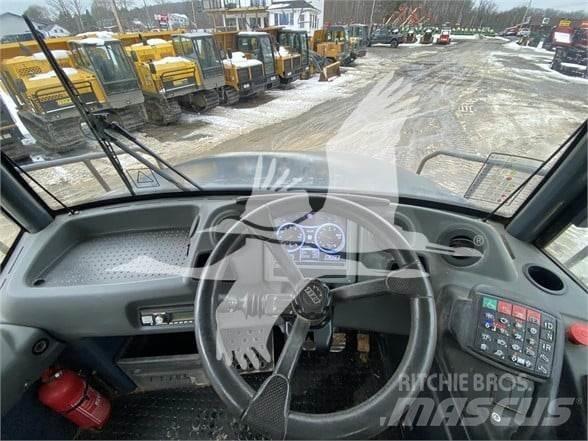 Bell B30E 铰接式自卸车