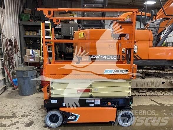 JLG ES1932 剪叉式升降机
