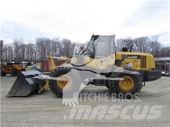 Komatsu WA320 轮式装载机
