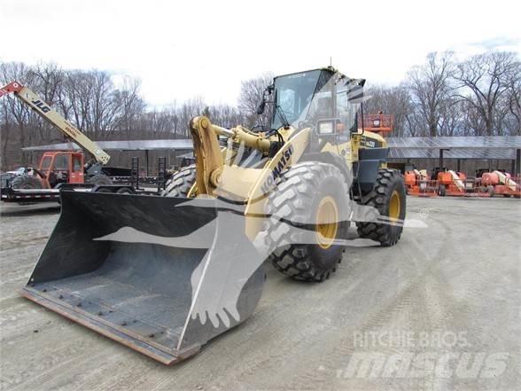 Komatsu WA320 轮式装载机