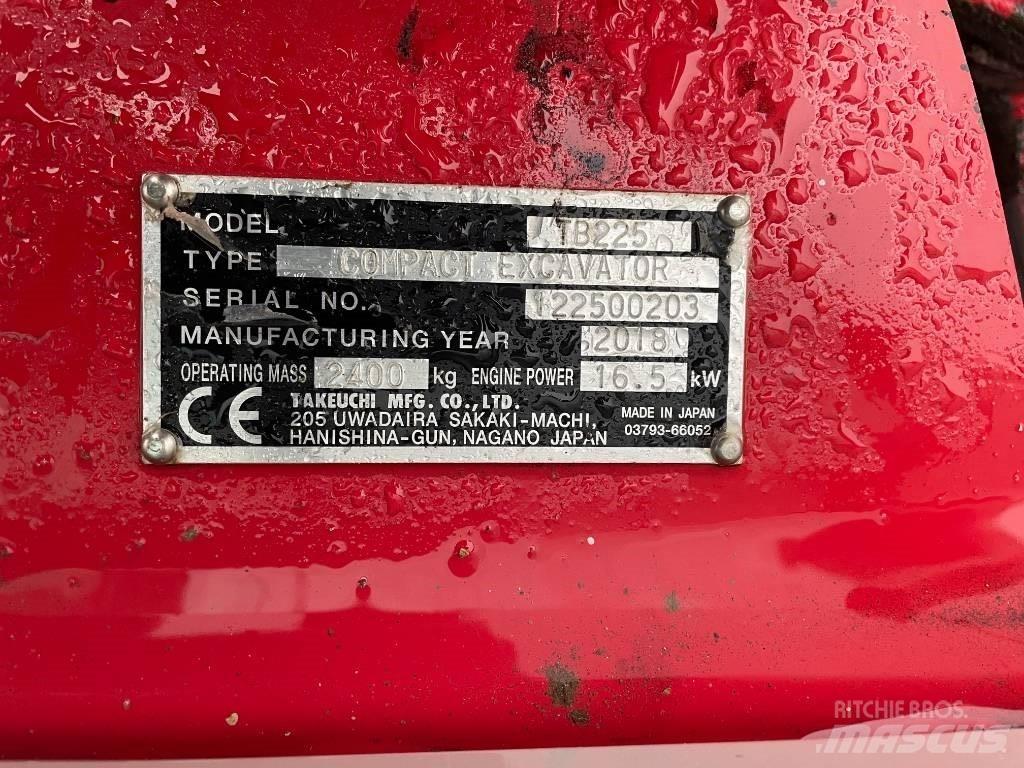 Takeuchi TB 225 小型挖掘机