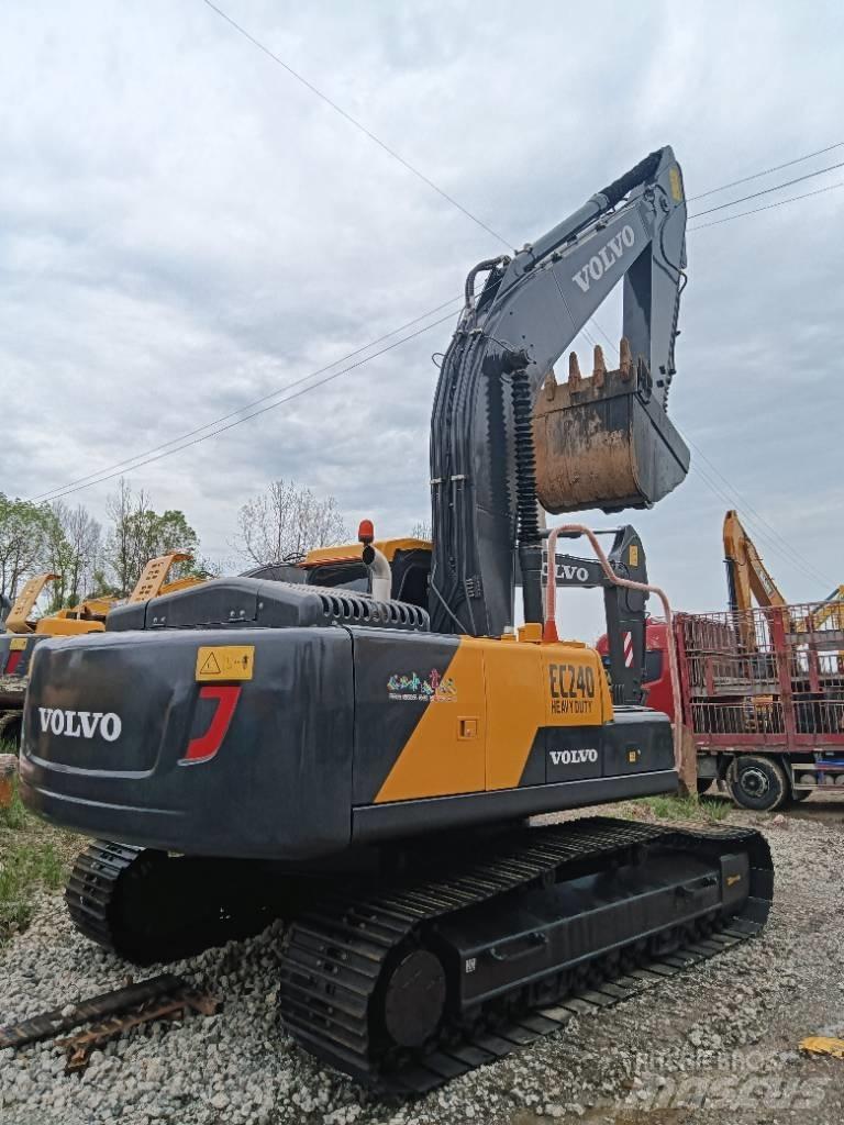Volvo EC 240 履带挖掘机
