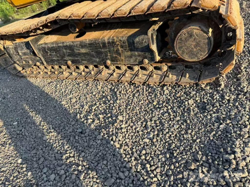 CAT 303 CR 小型挖掘机