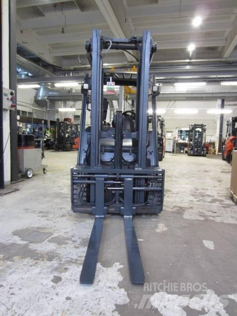 Linde E25 电动叉车