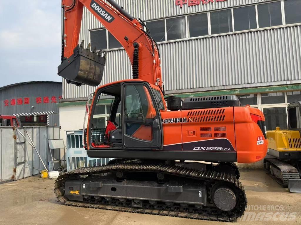 Doosan DX 225 LCA 履带挖掘机