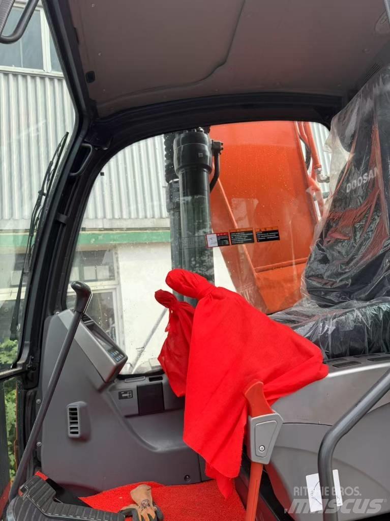 Doosan DX 225 LCA 履带挖掘机
