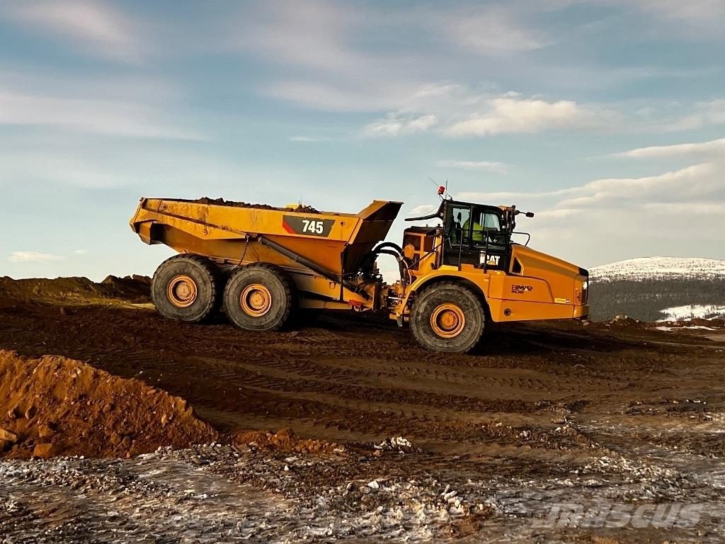 CAT 745 铰接式自卸车