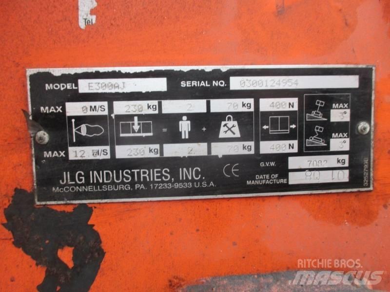 JLG E 300 AJ 曲臂高空工作平台