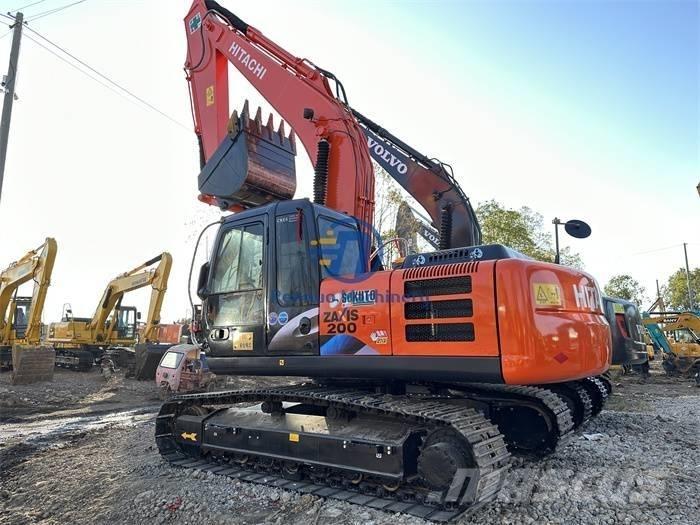 Hitachi ZX 200 履带挖掘机