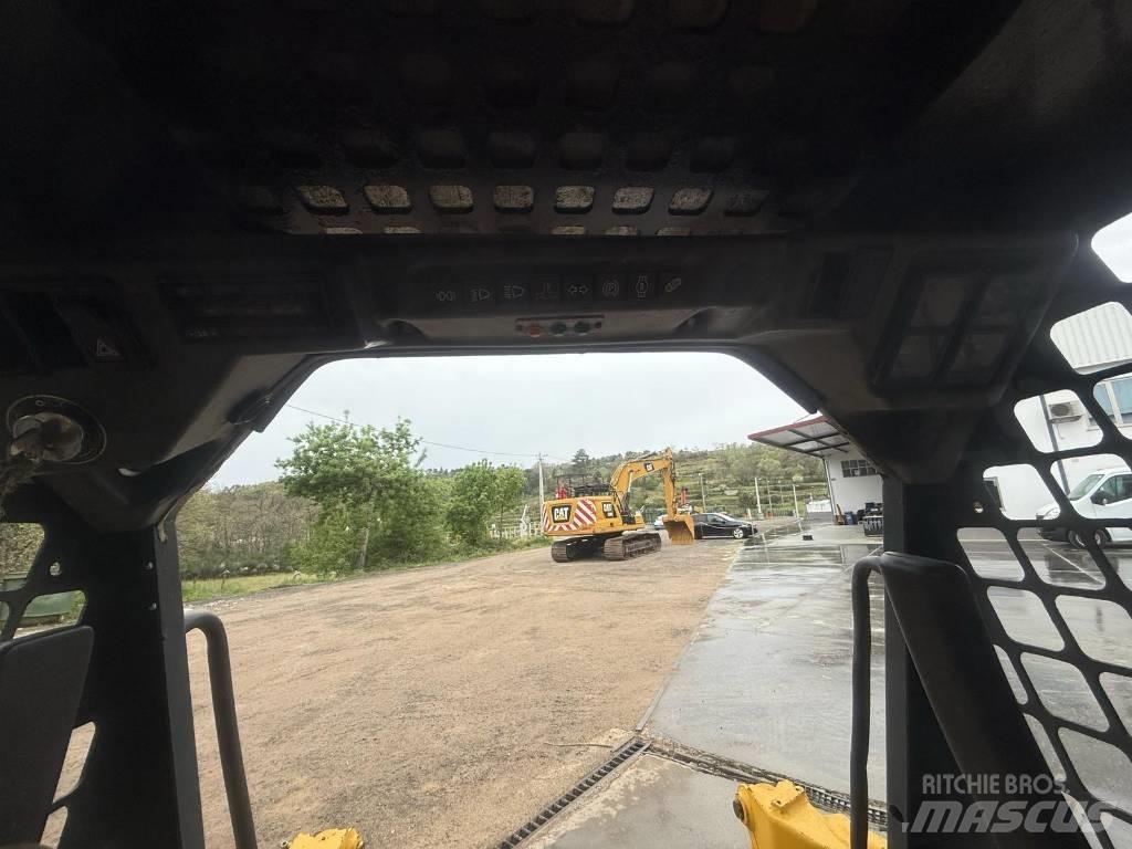 Komatsu SK 07 J-2 滑移装载机