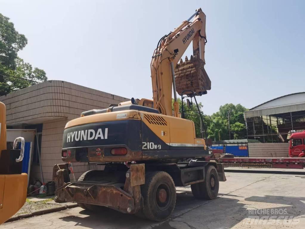 Hyundai r210w-9 轮式挖掘机