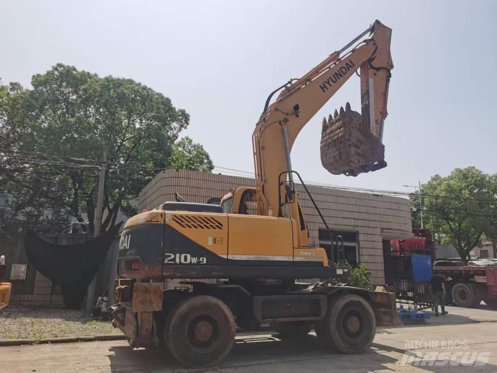 Hyundai r210w-9 轮式挖掘机