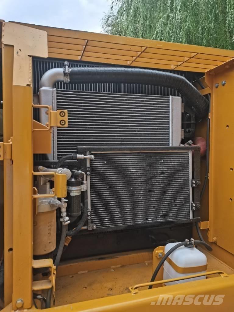 CAT 320D 履带挖掘机