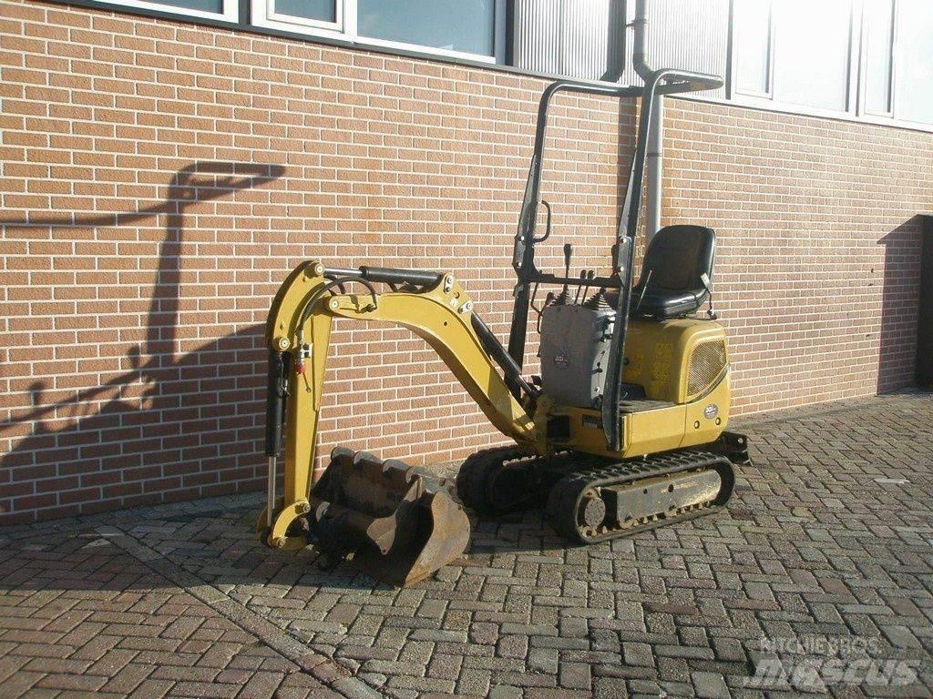 CAT 300.9 小型挖掘机