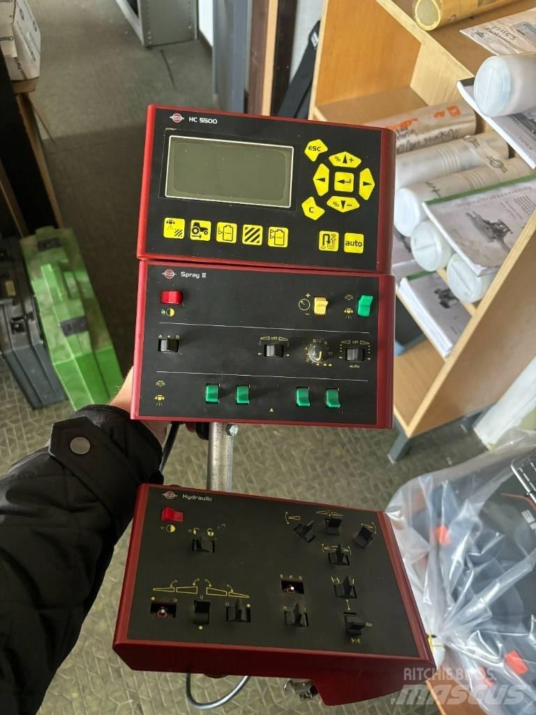 Hardi Commander 3200 牵引式喷雾机