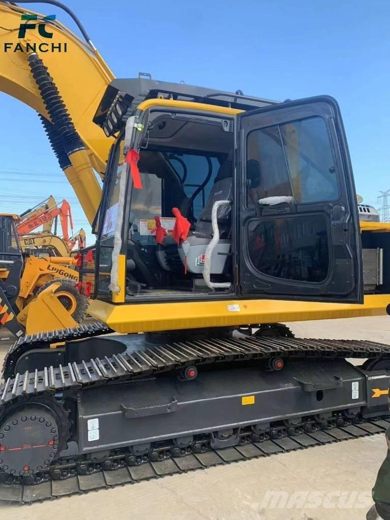Komatsu PC 210 小型挖掘机