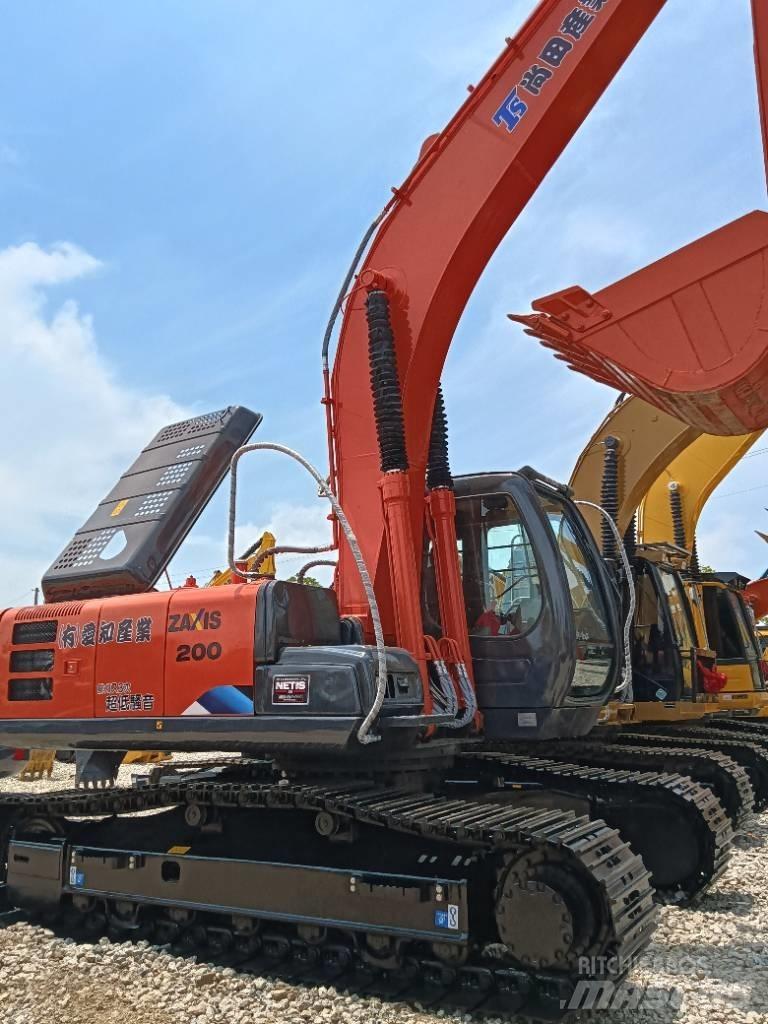 Hitachi ZX 200 中型挖掘机