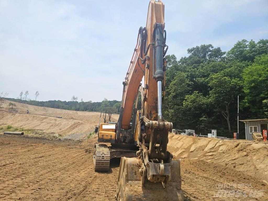 Hyundai Robex 300 LC 履带挖掘机