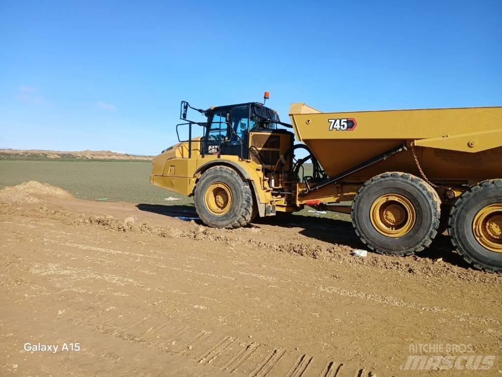 CAT 745 铰接式自卸车