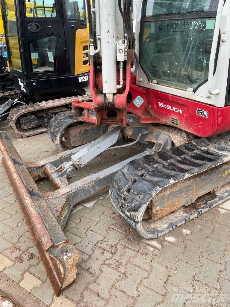 Takeuchi TB 260 小型挖掘机