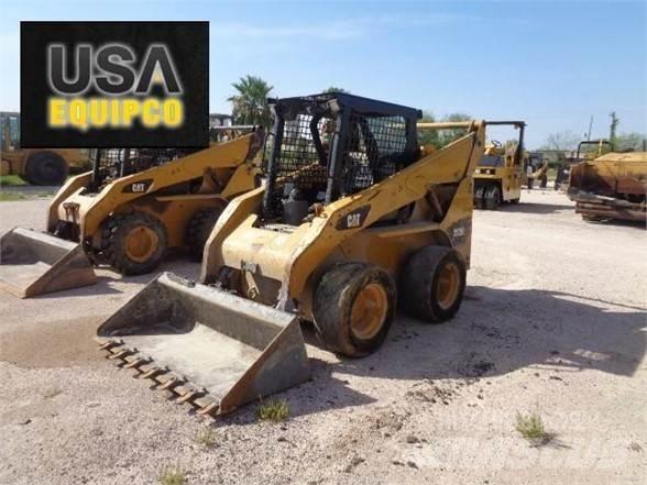 CAT 252B3 滑移装载机