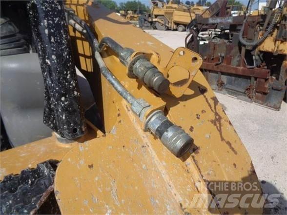 CAT 252B3 滑移装载机
