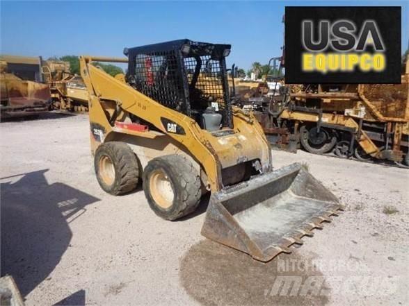 CAT 252B3 滑移装载机