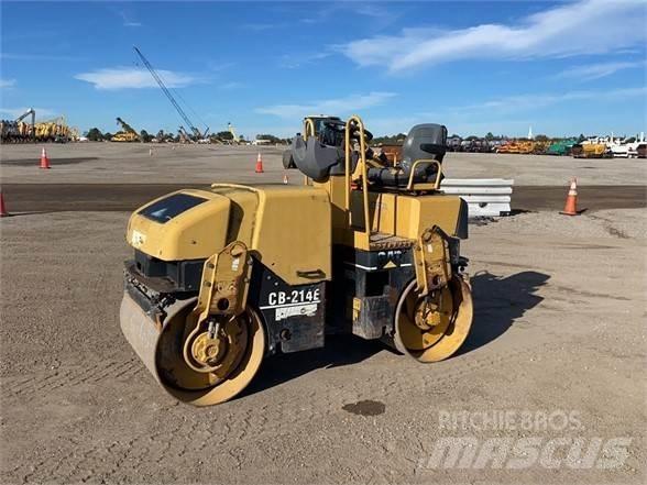 CAT CB-214E 单轮压路机