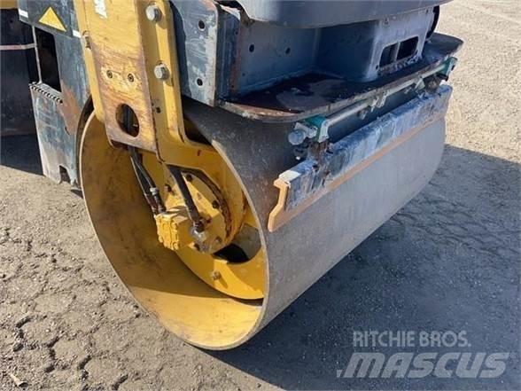 CAT CB-214E 单轮压路机