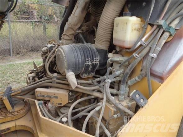 CAT CB-534DXW 单轮压路机