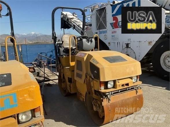 CAT CB22 单轮压路机