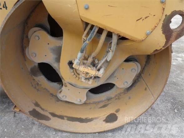 CAT CB54 单轮压路机