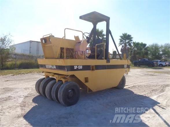 CAT PS-130 胶轮压路机