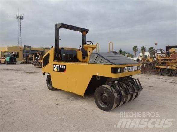 CAT PS-150C 胶轮压路机