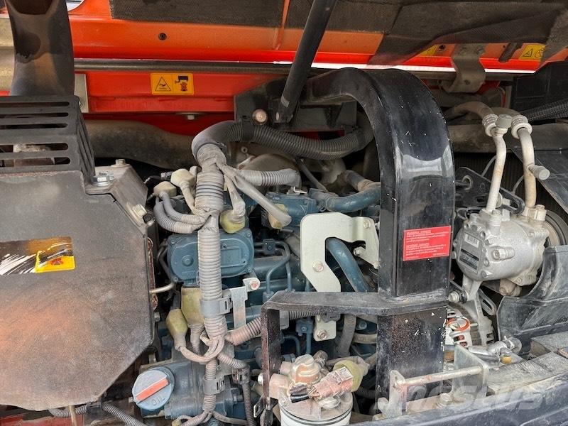 Kubota KX 080-4 中型挖掘机