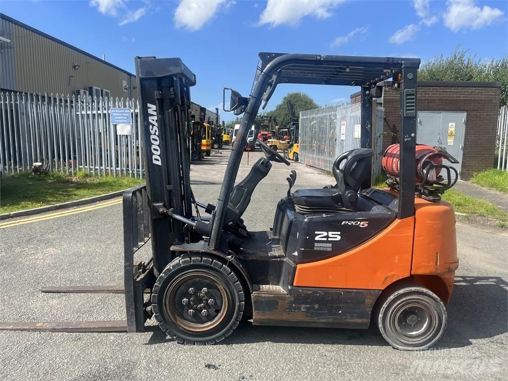 Doosan G25P-5 天然气叉车