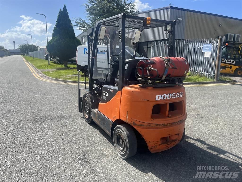 Doosan G25P-5 天然气叉车