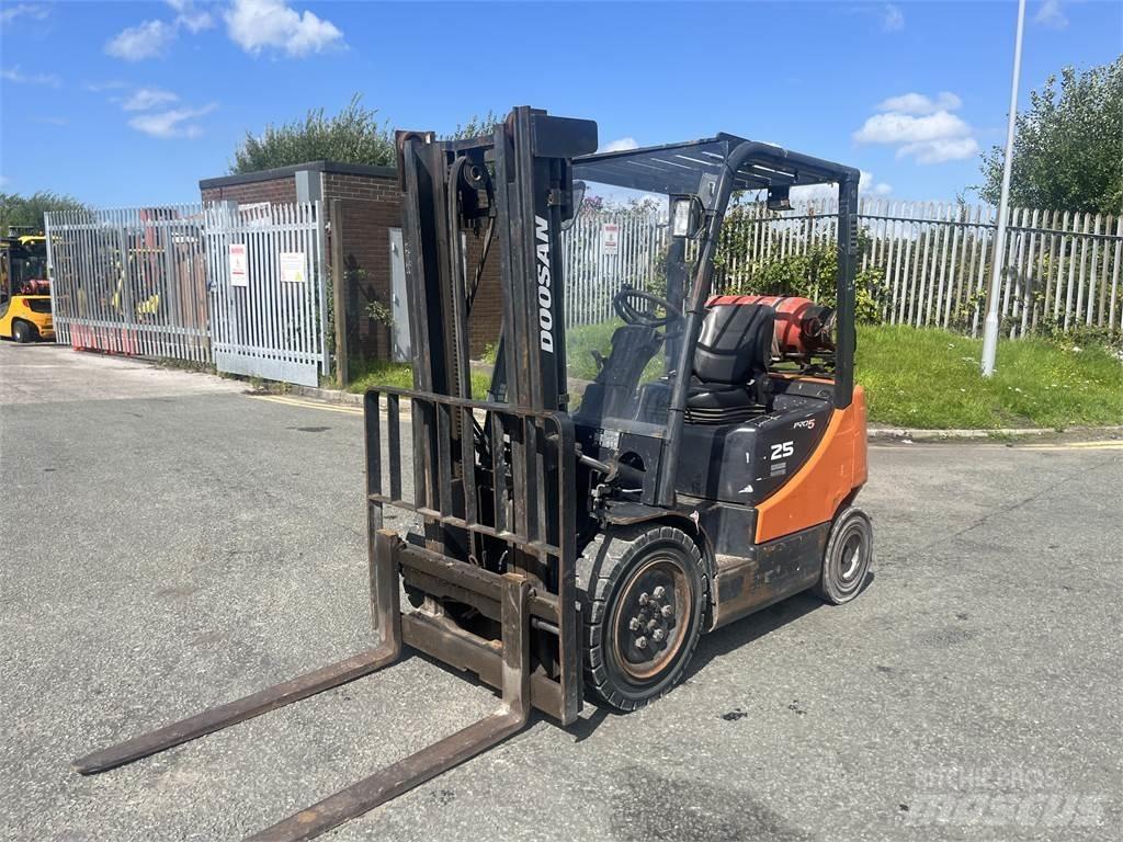 Doosan G25P-5 天然气叉车