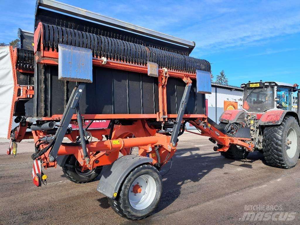 Kuhn Merge Maxx 950 料堆整形机